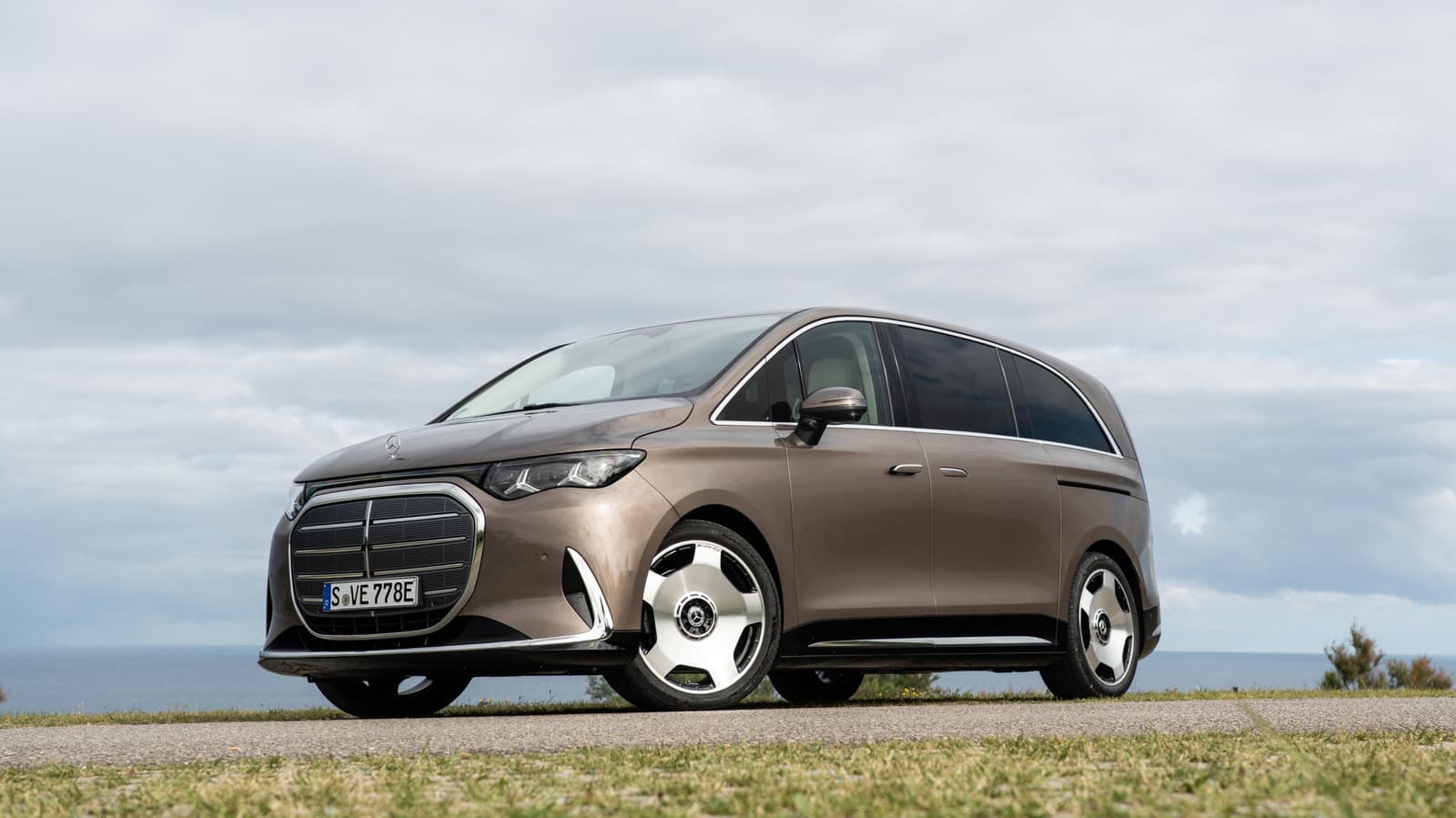 The 2028 Mercedes-Benz VLE's 8K screen and Dolby Atmos sound system